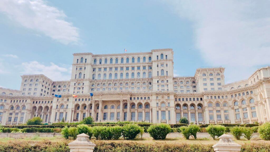 image of the parliament building in bucharest