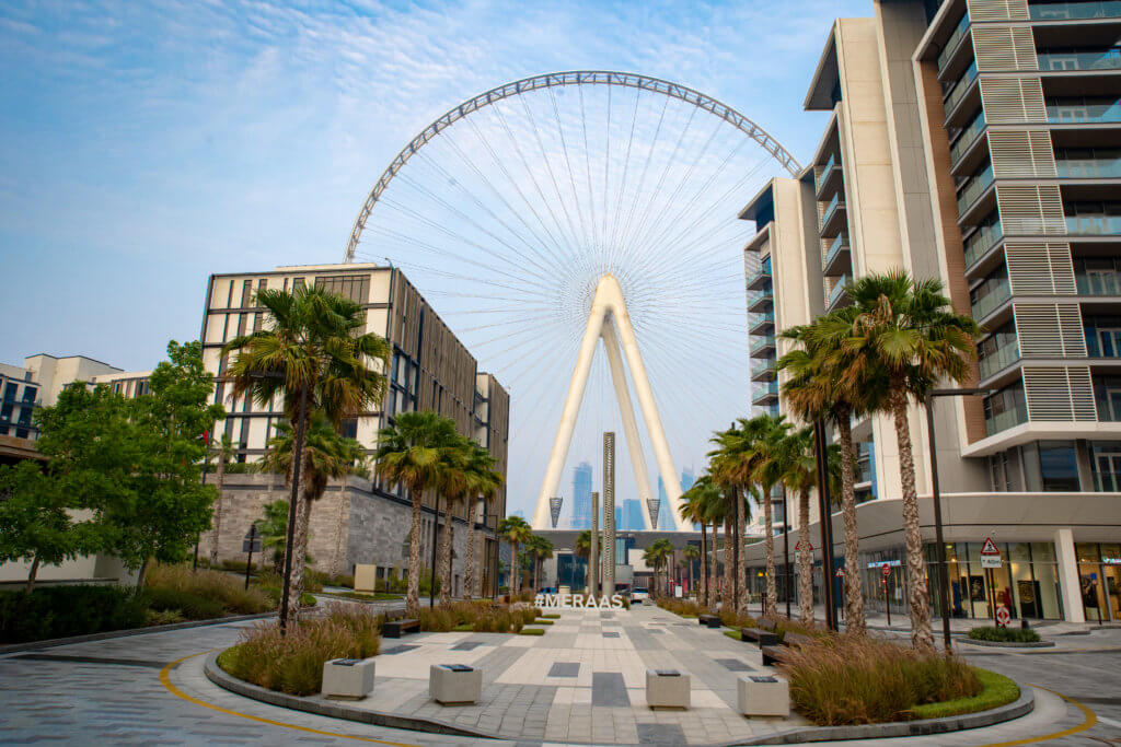 image of the ferris wheel or dubai eye from blue waters island